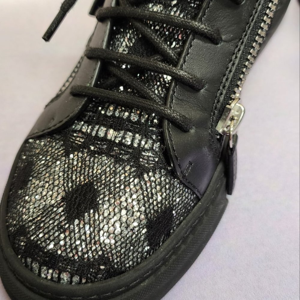 shoes - Picture 3 of 6